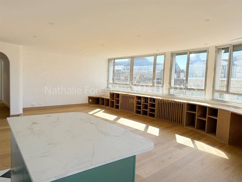 APPARTEMENT RÉNOVÉ - 2 CHAMBRES - VUE EXCEPTIONNELLE - PARKING — 5