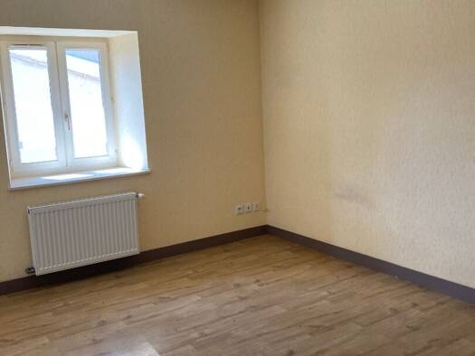 Appartement à louer 560 € 3 pièces 2 chambres 71 m² Étage 2/2 Saint-Genest-Malifaux 42660