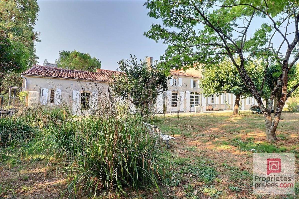 Maison à vendre, 433m², SURGERES
