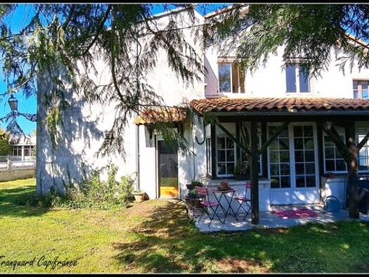 Maison à vendre 169 800 € 8 pièces 5 chambres 150 m² 457 m² de terrain Valence-en-Poitou 86700