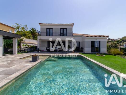 Maison à vendre 1 145 000 € 5 pièces 4 chambres 158 m² 990 m² de terrain Saint Aygulf Fréjus 83370