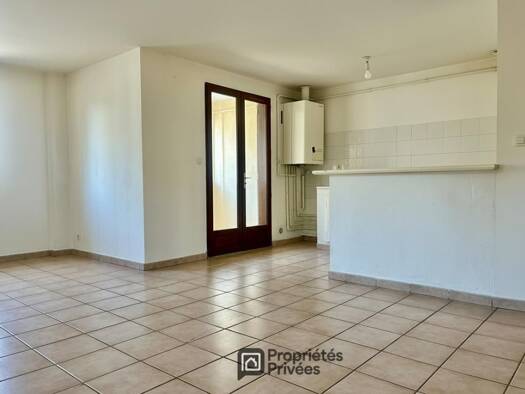 Appartement à vendre 135 000 € 4 pièces 3 chambres 72 m² Étage 1/1 Les Plantiers-route de Marseille Sisteron 04200