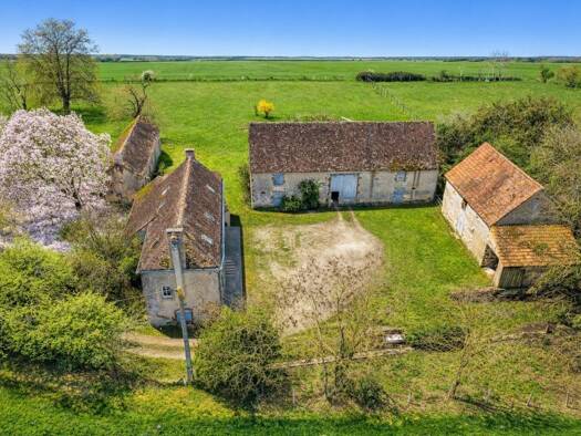 Ferme à vendre 335 000 € 7 pièces 4 chambres 169 m² 10 632 m² de terrain Saint-Jean-d'Assé 72380