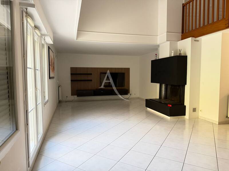 Maison à louer, 153m², BUSSY SAINT GEORGES