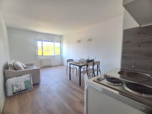 Appartement à louer 420 € 1 pièce 28 m² 1er étage Châtillon-sur-Chalaronne 01400