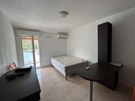 Studio à louer - logement étudiant 495 € 1 pièce 19 m² Étage 3/3 Les Plantades-Pierrascas La Garde 83130