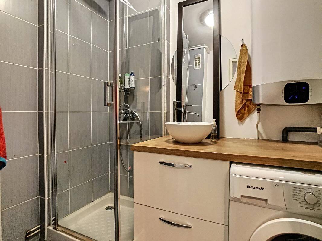 T2 NON MEUBLE - 45 m2 - BALCON - CAVE - 69100 VILLEURBANNE — 7