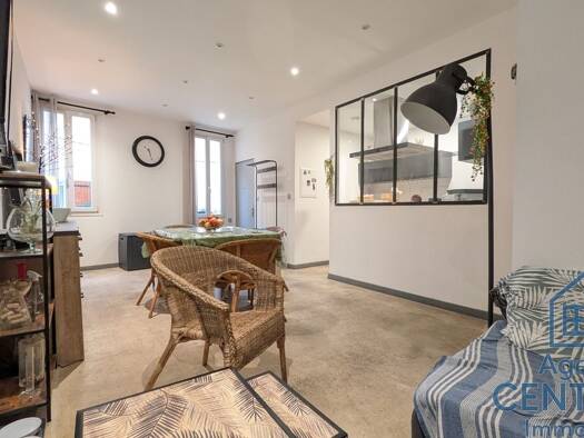 Appartement à vendre 249 000 € 3 pièces 2 chambres 54 m² Étage 1/2 La Ciotat 13600