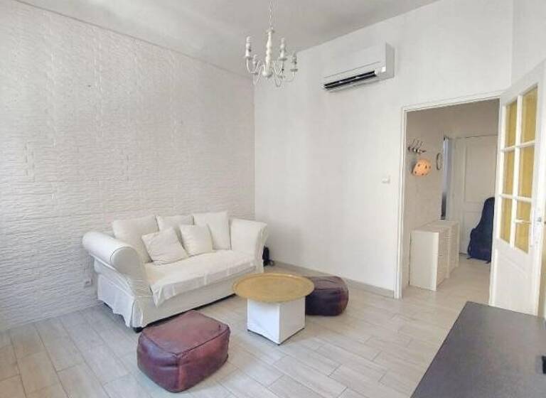 Appartement à vendre 125 000 € 3 pièces 2<br/>chambres 38 m²<br/>superficie RDC<br/>étage Saint Charles Marseille 1er 13001