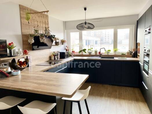 Appartement à vendre 244 000 € 4 pièces 2 chambres 74 m² Étage 4/5 Madeleine-Saint Léonard-Justices Angers 49000