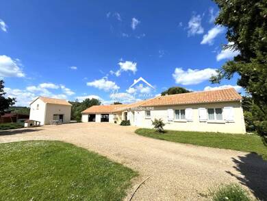 Maison de plain-pied à vendre 345 000 € 8 pièces 5 chambres 151 m² 5 600 m² de terrain Châtellerault 86100