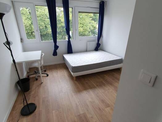 Colocation à louer 900 € 3 pièces 2 chambres 38 m² RDC Cergy 95000