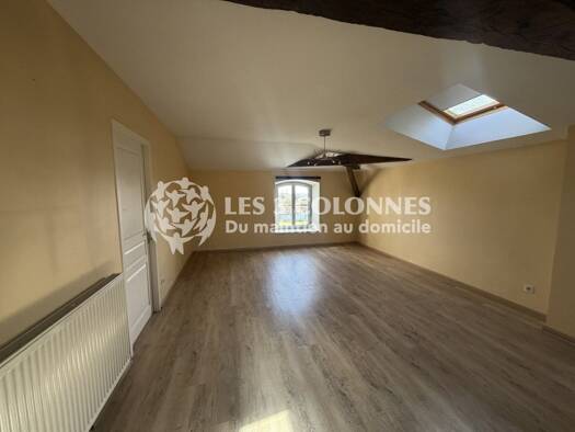 Appartement à louer 800 € 3 pièces 2 chambres 73,8 m² Étage 2/2 Hurigny 71870