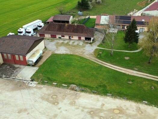 Demeure à vendre 676 000 € 12 pièces 4 chambres 380 m² 8 031 m² de terrain Cuisia 39190