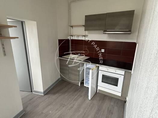 Appartement à louer 450 € 2 pièces 1 chambre 40 m² Étage 1/3 Saint-Flour 15100