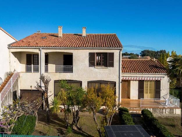Maison à vendre 370 000 € 14 pièces 6 chambres 230,4 m² 620 m² de terrain Ghisonaccia 20240