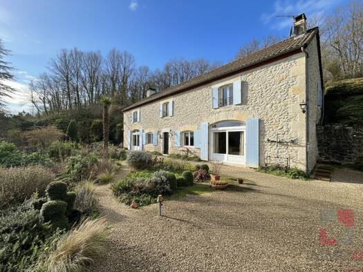 Maison à vendre 395 600 € 7 pièces 5 chambres 231,44 m² 14 337 m² de terrain Puy-l'Évêque 46700