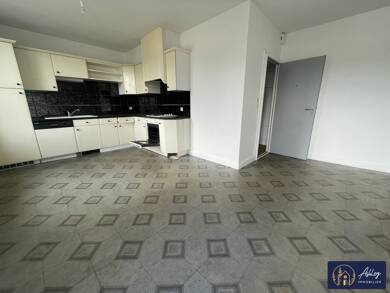 Appartement à louer 540 € 4 pièces 3 chambres 72 m² RDC Riom-Ès-Montagnes 15400