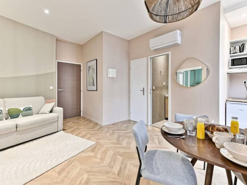 Maison à louer, 0m², PARIS 17E