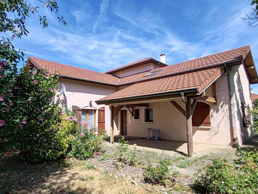 Villa à vendre 725 000 € 7 pièces 6 chambres 223 m² 1 200 m² de terrain Saint-Genis-Pouilly 01170