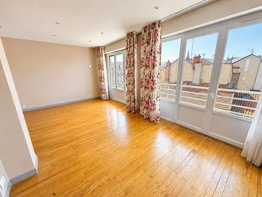 Appartement à vendre 150 000 € 4 pièces 3 chambres 109 m² Étage 4/5 Paris Roanne 42300