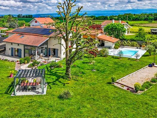 Maison à vendre 890 000 € 8 pièces 7 chambres 300 m² 3 500 m² de terrain Bourgoin-Jallieu 38300