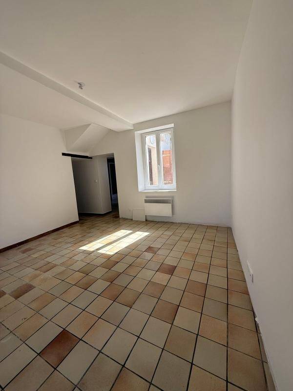 Maison à louer, 84m², MONTREUIL AUX LIONS