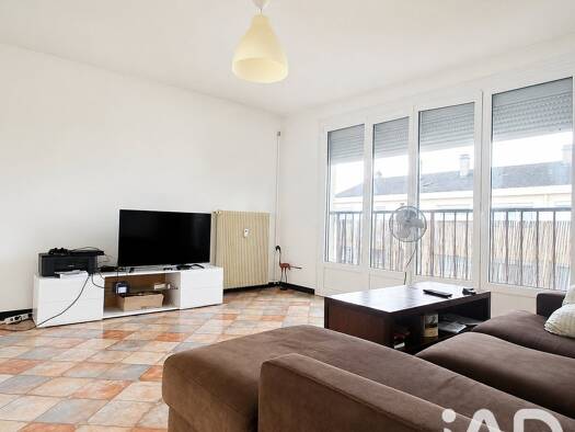 Appartement à vendre 150 000 € 3 pièces 2 chambres 63 m² Étage 3/3 Hauts de Saint Aubin Angers 49100
