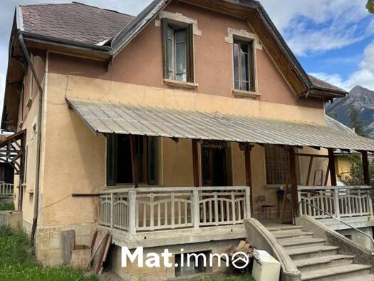 Maison à vendre 279 000 € 8 pièces 6 chambres 210 m² 400 m² de terrain Châteauroux-les-Alpes 05380