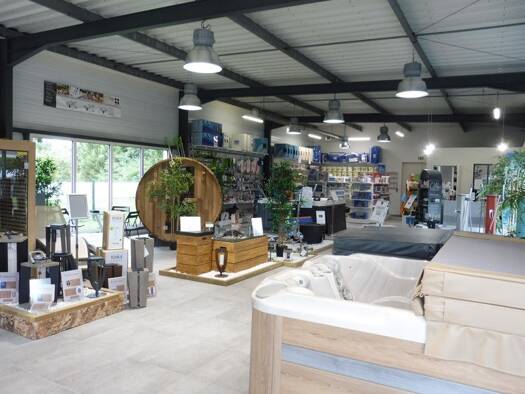 Boutique à vendre Fonds de commerce 395 000 € 350 m² de surface de vente Saint-Georges-sur-Cher 41400