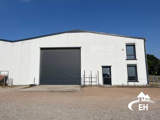 Local commercial à louer 910 € 223 m² de surface de vente Rugles 27250