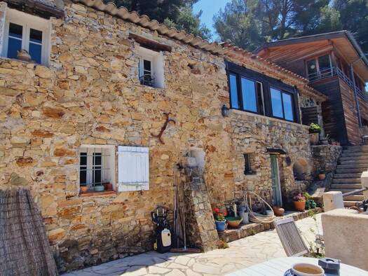 Maison à vendre 750 000 € 6 pièces 4 chambres 180 m² Castellar 06500
