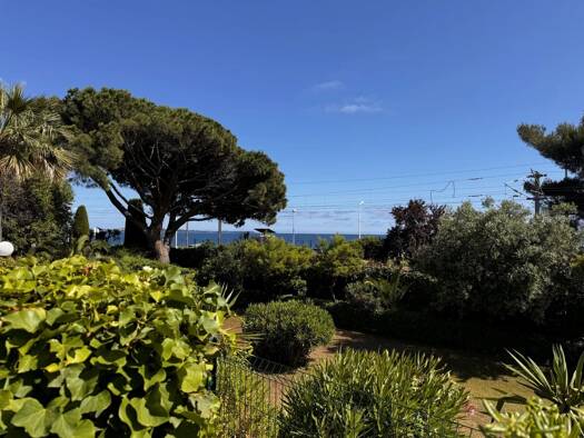Appartement à vendre 199 000 € 2 pièces 1 chambre 28,46 m² RDC/6 Croix des Gardes Cannes 06150