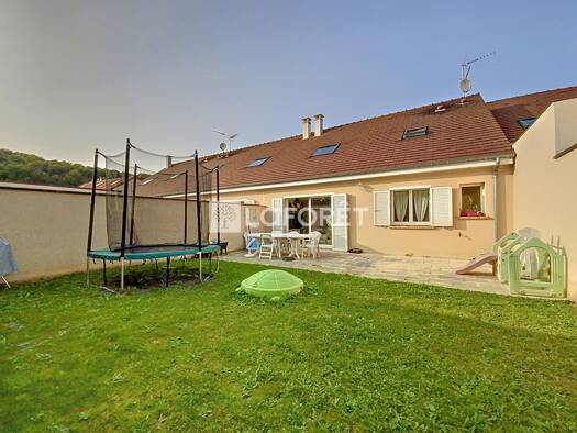 Maison à louer 1 275 € 6 pièces 4 chambres 100 m² 100 m² de terrain Le Val d'Hazey 27940