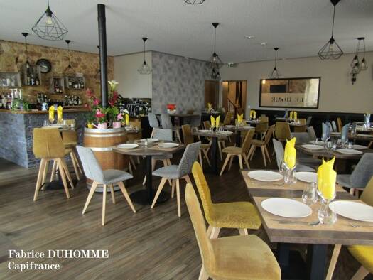 Hôtel à vendre Fonds de commerce 780 000 € 24 pièces 500 m² d'espace de restauration Pays de Belvès 24170