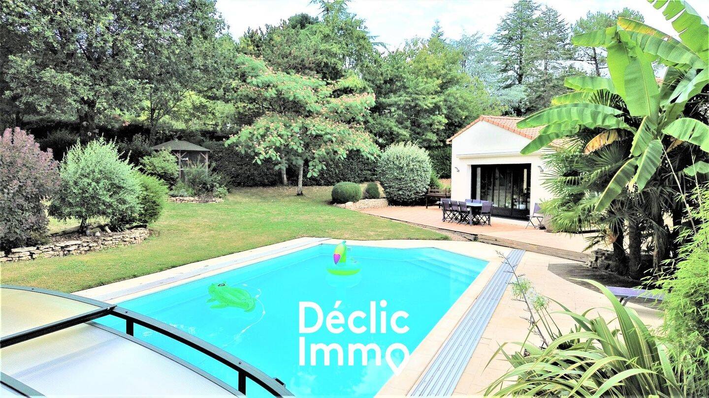 Maison à vendre, 169m², MOUTIERS LES MAUXFAITS