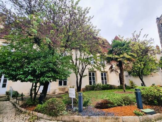 Maison à vendre 2 050 000 € 20 pièces 845 m² 757 m² de terrain Centre Ville Bourges 18000