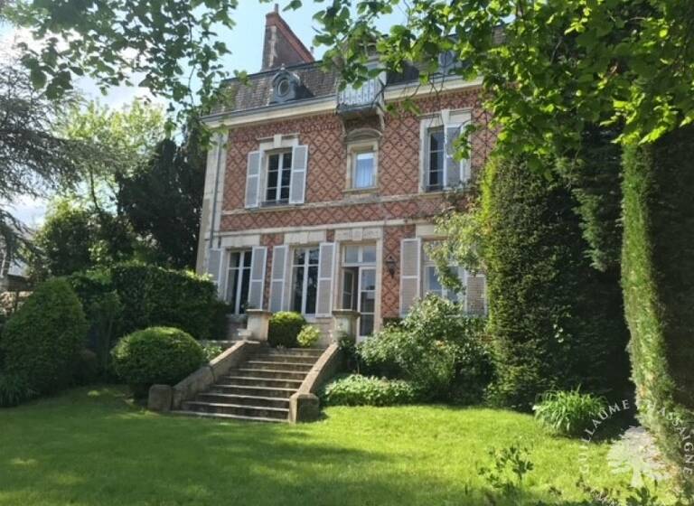 Maison à vendre 769 000 € 10 pièces 5<br/>chambres 328 m²<br/>superficie 459 m²<br/>terrain Centre Ville Bourges 18000