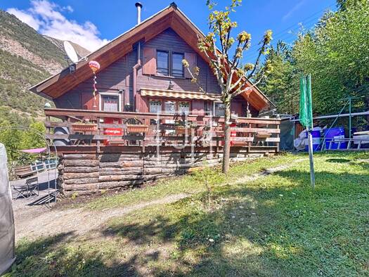 Chalet à vendre 159 000 € 3 pièces 2 chambres 49 m² 652 m² de terrain Jausiers 04850