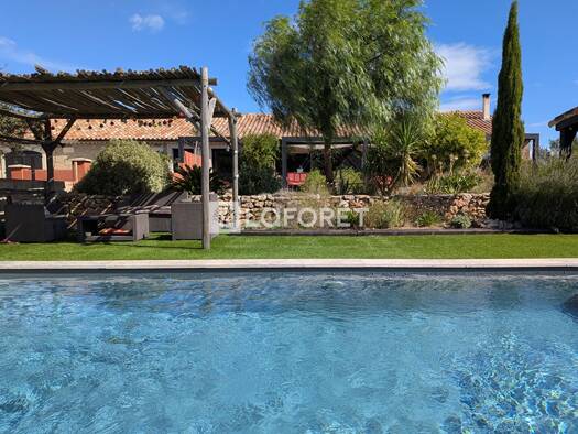 Maison de plain-pied à vendre - Première occupation 1 100 000 € 6 pièces 4 chambres 195 m² 2 340 m² de terrain Villespassans 34360