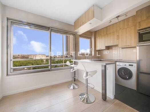 Appartement en viager libre Bouquet 240 000 € 1 pièce 36,6 m² Étage 8/11 Champerret-Berthier Paris 17ème arrondissement 75017