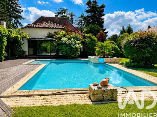 Maison de plain-pied à vendre 485 000 € 6 pièces 4 chambres 205 m² 4 800 m² de terrain Saint-Laurent-des-Vignes 24100