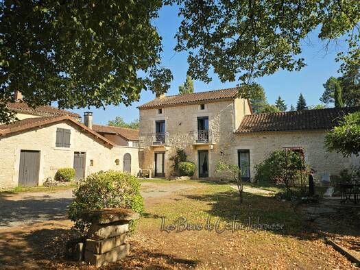 Maison à vendre 243 800 € 6 pièces 3 chambres 155 m² 3 285 m² de terrain Sorges et Ligueux en Périgord 24420