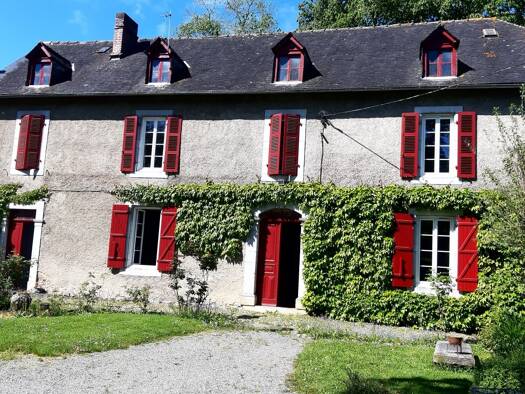 Maison à vendre 371 000 € 8 pièces 5 chambres 265 m² 6 760 m² de terrain Soumoulou 64420