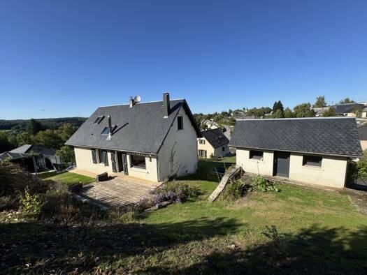 Maison à vendre 169 600 € 7 pièces 2 chambres 115 m² 1 776 m² de terrain Ussel 19200