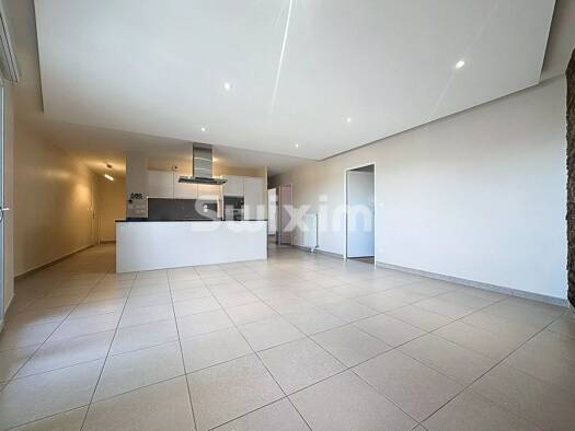 Appartement à louer 2 100 € 4 pièces 3 chambres 85 m² Étage 2/2 Ouest Saint-Genis-Pouilly 01630