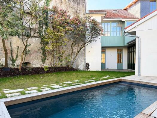 Maison de ville à vendre 749 000 € 7 pièces 5 chambres 247 m² 282 m² de terrain Centre Ville Pau 64000