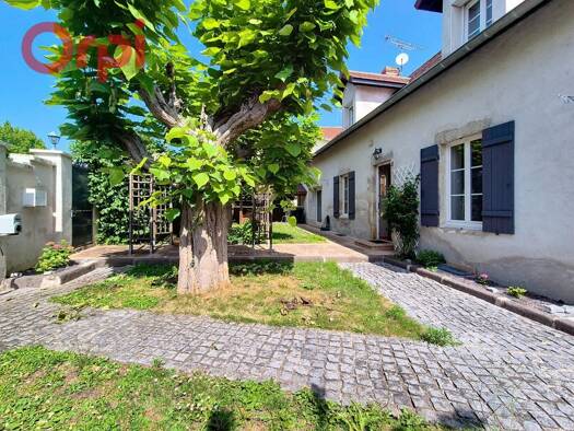 Maison de plain-pied à vendre 530 000 € 6 pièces 4 chambres 158 m² 1 267 m² de terrain Centre Ville Bas Bellerive-sur-Allier 03700
