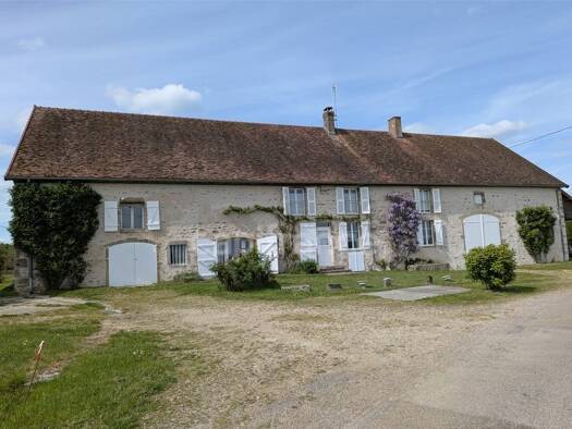 Maison à vendre 379 000 € 8 pièces 4 chambres 300 m² 3 139 m² de terrain Saulieu 21210