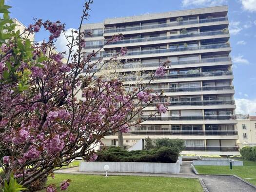 Studio à vendre 350 000 € 1 pièce 33 m² Étage 6/9 Violet Commerce Paris 15ème arrondissement 75015